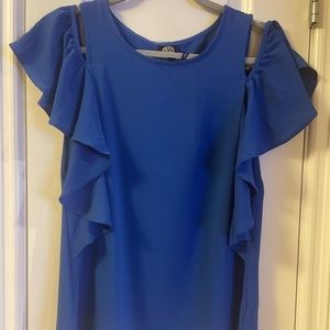 Nwt Bobeau cold shoulder short sleeve size xs